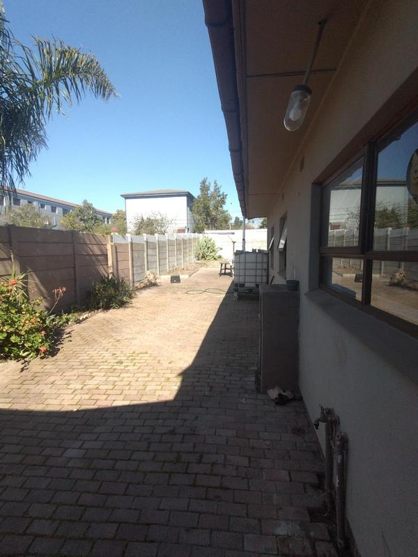 To Let 3 Bedroom Property for Rent in Protea Heights Western Cape